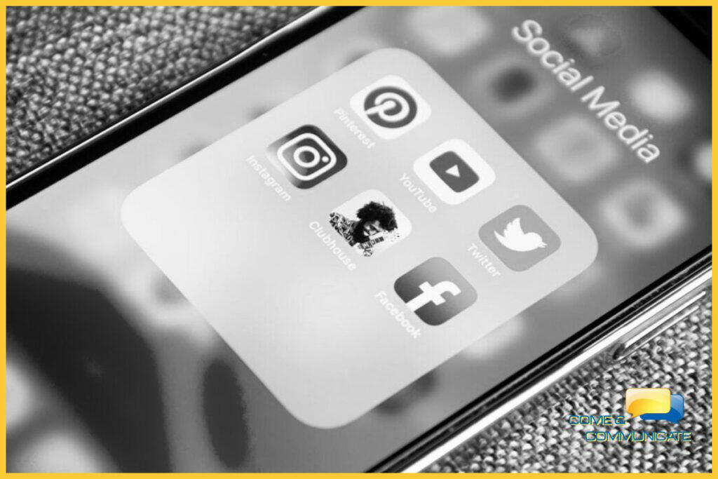 Móvil mostrando sus apps de Social Media